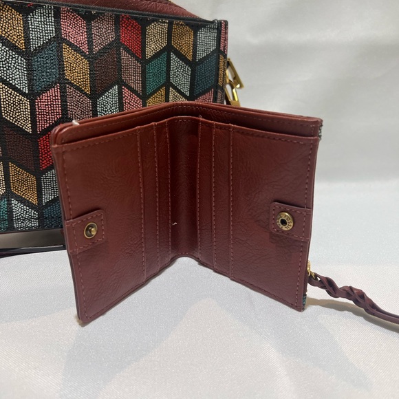 Fossil leather crossbody bag/ multi color with matching wallet. Great condition - Picture 5 of 6